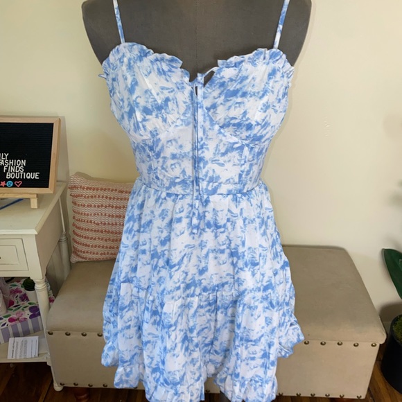 Dresses & Skirts - Gorgeous sky blue mini dress